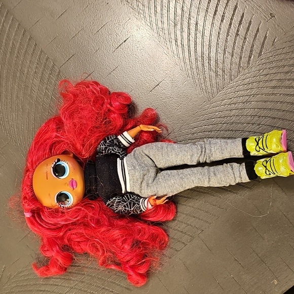 11 LOL OMG DOLLS - Picture 6 of 12